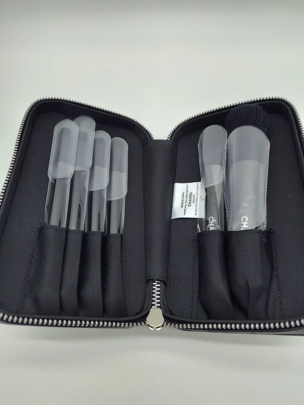 CHANEL Makeup Beauty Brush Travel Case 6 Piece Brush Set Organizer NIB LAST ONE